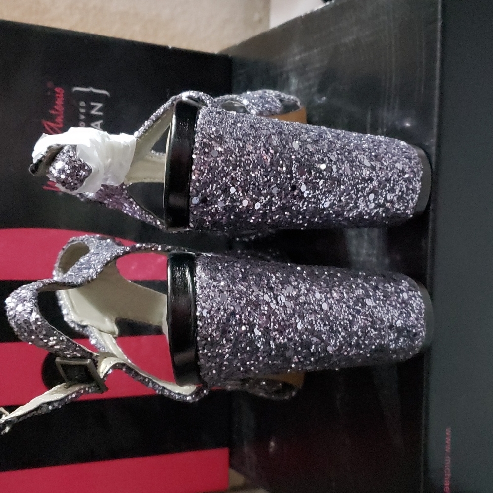Heels - Picture 3 of 5